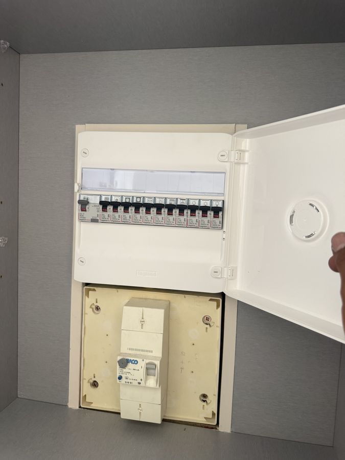 Tableau électrique Legrand DX³ avec interrupteur différentiel 30 mA et disjoncteurs repérés par circuit